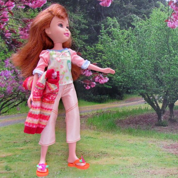 WEE 3 FRIENDS DOLL, LILA, + 2 OUTFITS: ORIGINAL CLOTHES, 10" CUTE REDHEAD - Picture 7 of 10